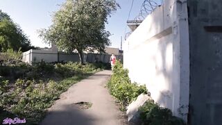 Tini csajszi lovagolja a csávó faszát