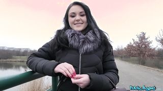Orosz tini kiscsaj pénzért baszik