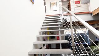 Csöcsös világos szőke nőci hátsó bejáratba baszva