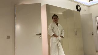 Orosz tini kicsike kisasszony hátsó bejáratba kefélbe