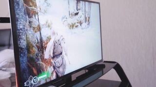 Gamer kisasszony konzolozás helyett kárót kap