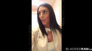August Ames muffját csoki srác reszeli