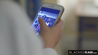BlackedRaw - Sydney Cole és a barna dárda