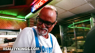 Reality Kings - Sadie Pop a kurva tini spiné