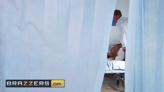 Brazzers - Bonnie Rotten popsijában az óriás pénisz
