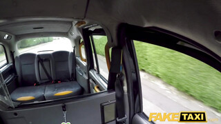 Fake Taxi - Alice Judge hátsó bejáratba kefélve a taxiban