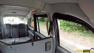 Fake Taxi - Lana Harding a hátsó ülésen dug