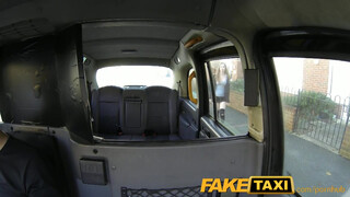 FakeTaxi - leszbikus lányok egymást nyaldossák