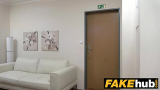 Fake Agent - német tini spiné ki akarja próbálni a pornózást