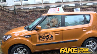 Fake Driving School hatalmas seggű magyar lány