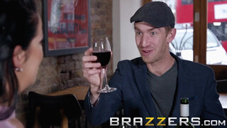 Brazzers - Anissa Jolie élvezi a méretes dákót