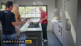 Brazzers - Courtney Taylor a férje haverjával közösül