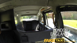 FakeTaxi amerikai félvér kisasszony dugni akar