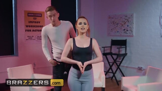 Brazzers - Ella Hughes muffjában a hatalmas pöcs