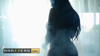 Brazzers - formás szép seggű csajszi a fürdőkádban
