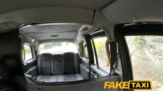 Fake Taxi kifestett picsa kielégíti a sofőrt