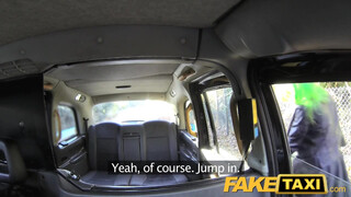 Fake Taxi zöld hajú spiné hátsója kúrható