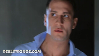 Reality Kings – Lara De Santis seggbe is engedi