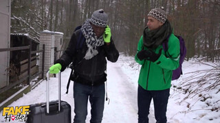Méretes didkós tini picsa és a turista srácok - Fake Hostel