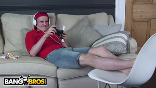 BANGBROS - Ava Koxxx kikezd a 18 éves gamer csávóval