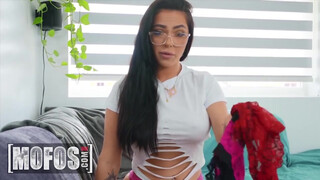 Mofos - Mj Fresh a bombázó hatalmas keblű tini