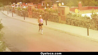 OyeLoca - Blondie Fesser a méretes didkós latin amerikai
