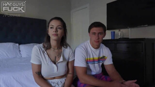 Méretes seggű tini spiné és a pasija - Hot Guys Fuck