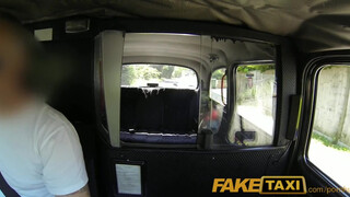 FakeTaxi - Rio Lee a hatalmas kannás fekete kisasszony