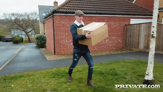 Private-com - Michelle Thorne dug a futár pasival