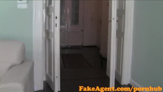 FakeAgent rettentő aranyos tini bige és a szűk pici puncikája
