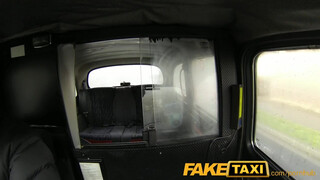 FakeTaxi - Világos Szőke hatalmas seggű kiscsaj megdöngetve