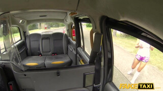 Fake Taxi - Gyönyörű világos szőke milf segget nyal