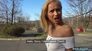 Public Agent - Veronica Leal megrakva az erdőben