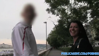 PublicAgent - Vivien Bell a szexy roma picsa