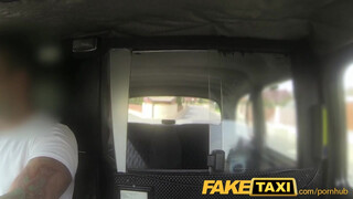 FakeTaxi - spriccelős puncijú prágai kiscsaj