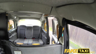 Fake Taxi - Rina Ellis a fullos sulis csaj