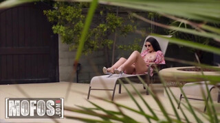 MOFOS - LaSirena69 a méretes tőgyes latin amerikai bige