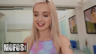 MOFOS - Lexi Lore alaposan popóba kefélve