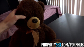 PropertySex - Morgan Lee alaposan megdöngetve