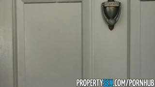 PropertySex - fullos világos szőke ingatlanos nőci