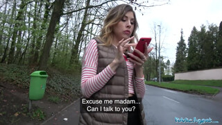 Public Agent - orosz spiné a szabadban sem bánja