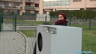 Public Agent - afgán kis csajt is rá lehet beszélni