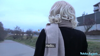 Public Agent - világos szőke barna nőci és a vastag cerka