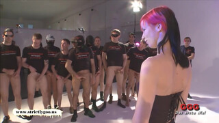 German Goo Girls - vörös kisasszony rettenet sok adag gecit kap