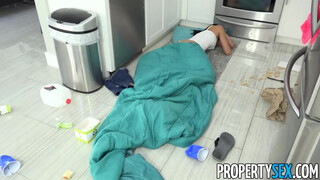 PropertySex - Alexis Tae a konyhában szexel