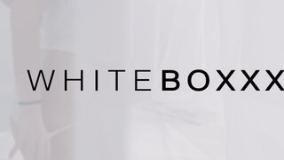 WhiteBoxxx - selymes bőrű barna hölgyemény