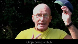 Idős tata análba döngeti a izgató tinit