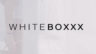 WhiteBoxxx - Caprice istenien kinyalja a ribanca pici pináját