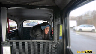 Fake Taxi - Capri Lmonde a izgató csoki lány