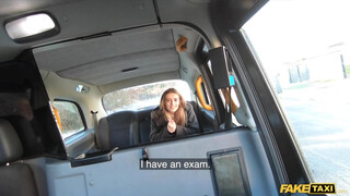 Fake Taxi - 18 éves hölgyemény popsiba rakva